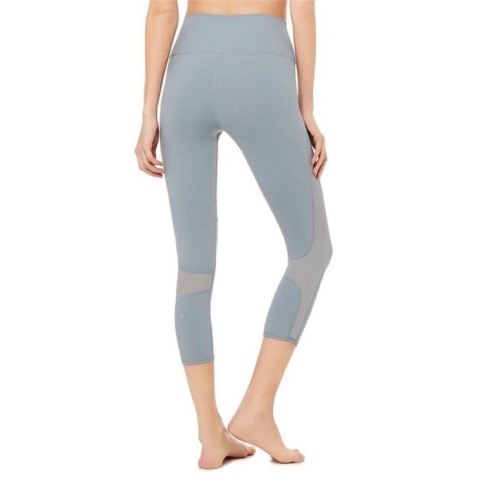 Alo Yoga Coast Capri Leggings High Waist Mesh Cropped Women’s size S Blue Haze - Picture 3 of 12